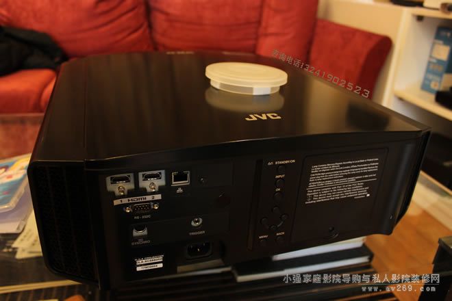 超高對比度投影機