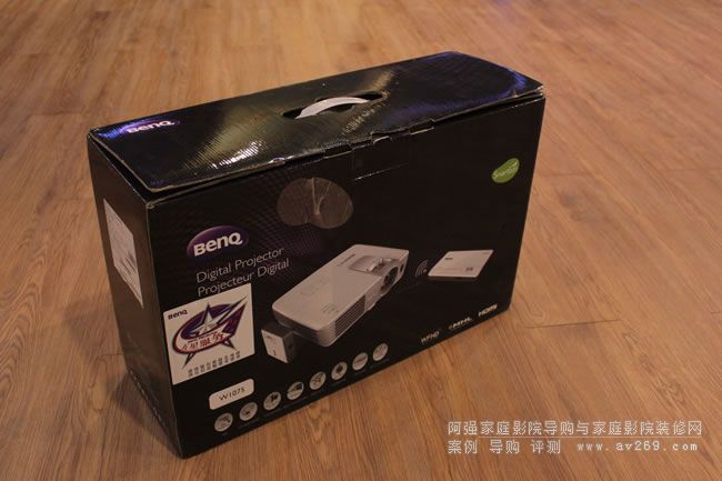 明基W1075投影機(jī)套裝盒