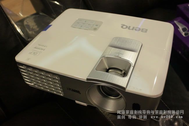 帶無(wú)線傳輸?shù)拿骰鵚1075投影機(jī)
