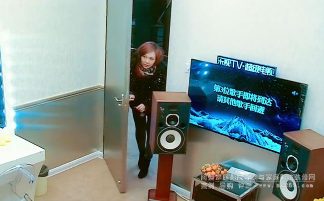 陳潔儀房間里的音箱JBL4307