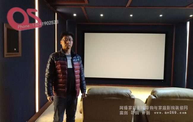 阿強在OS幕布安裝現(xiàn)場
